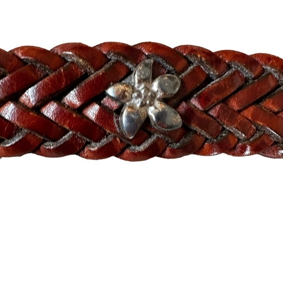 Fossil Skinny Woven Leather Belt with Flower Shaped Silver Studs Size Medium - Picture 2 of 7